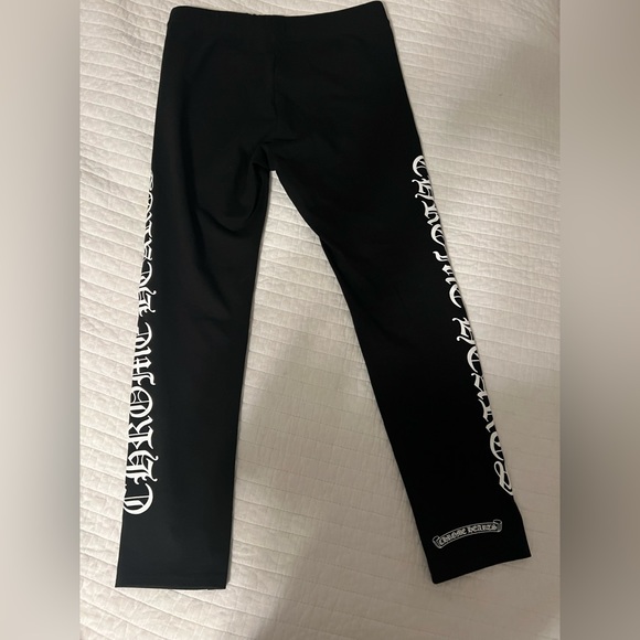 Women’s Chrome Heart Leggings - Picture 4 of 4